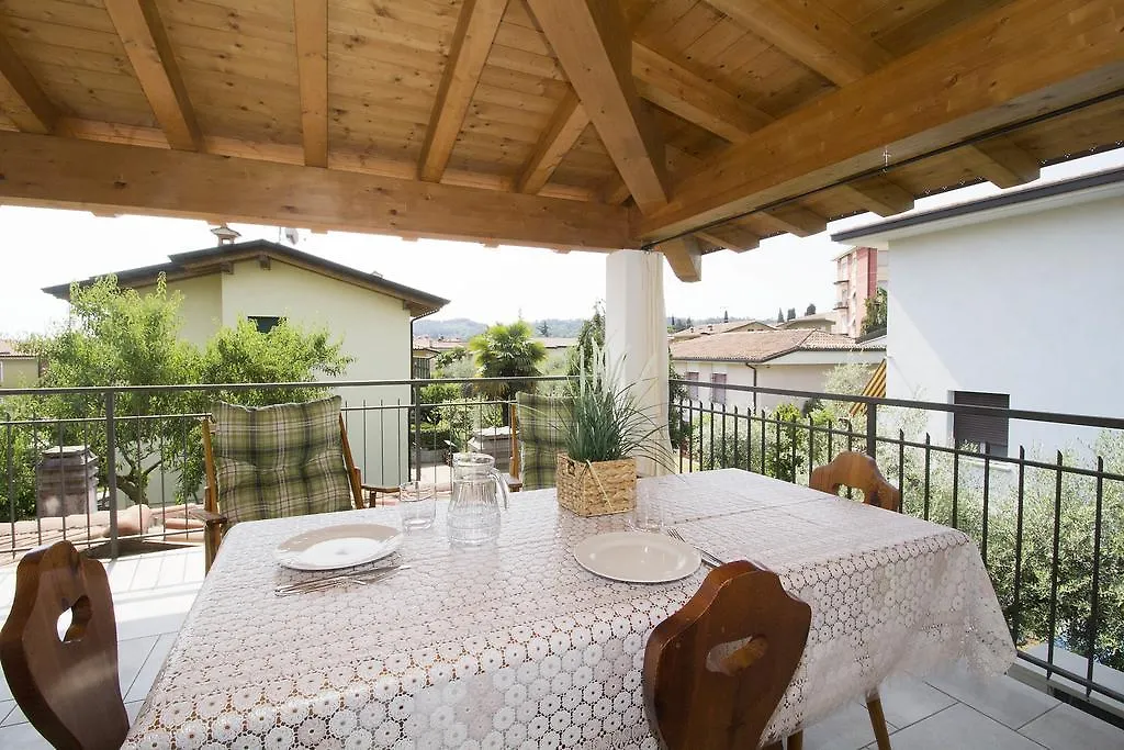 סאלו Veranda House דירה